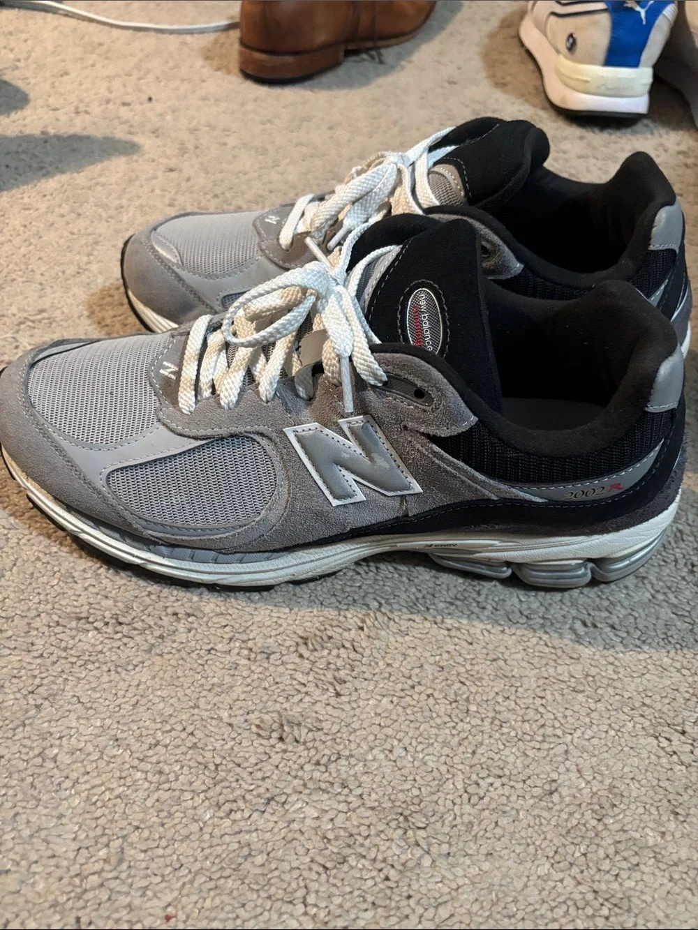 New Balance Men's Gray and Black Athletic Sneakers